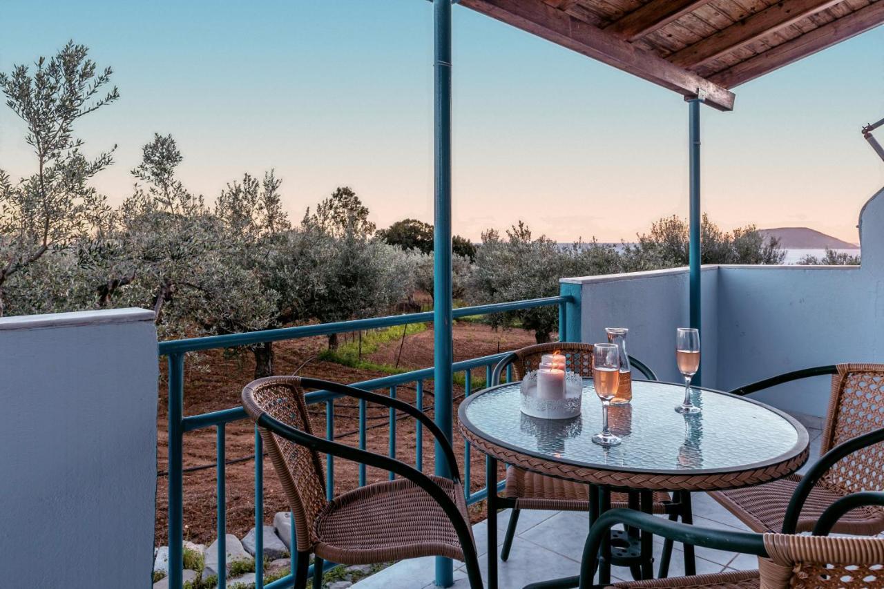 Secret Summer Havens - Perfectly Secluded Getaways Apartment *